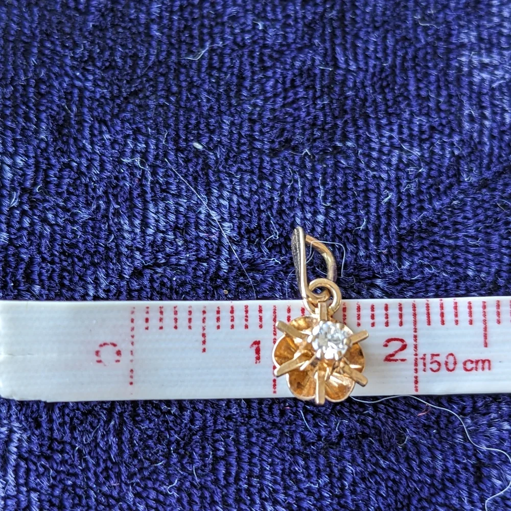 Solid 10K Gold Flower Pendant, Vintage - Picture 9 of 9